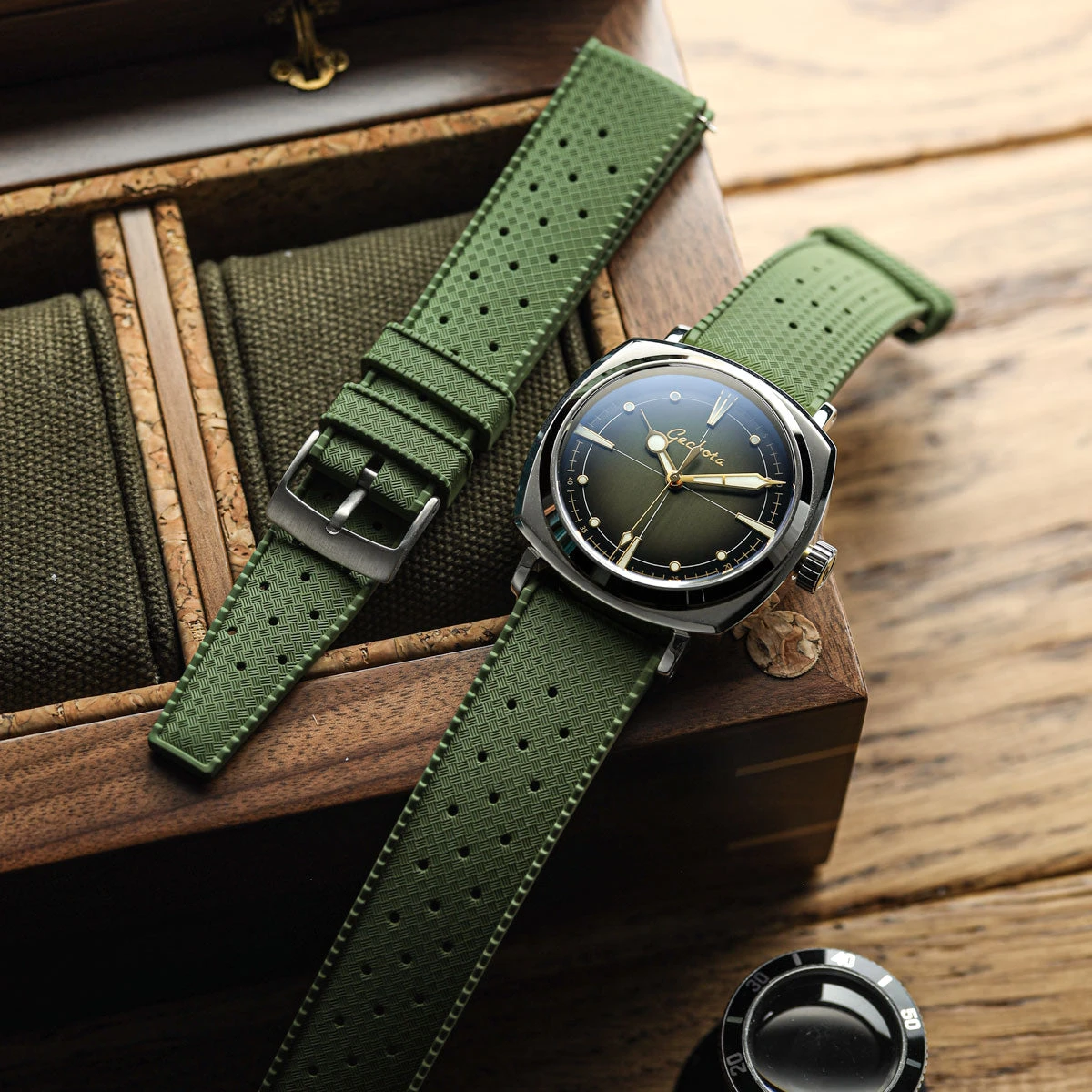 Classic Vintage Style Rubber Watch Strap - Green - Image 2