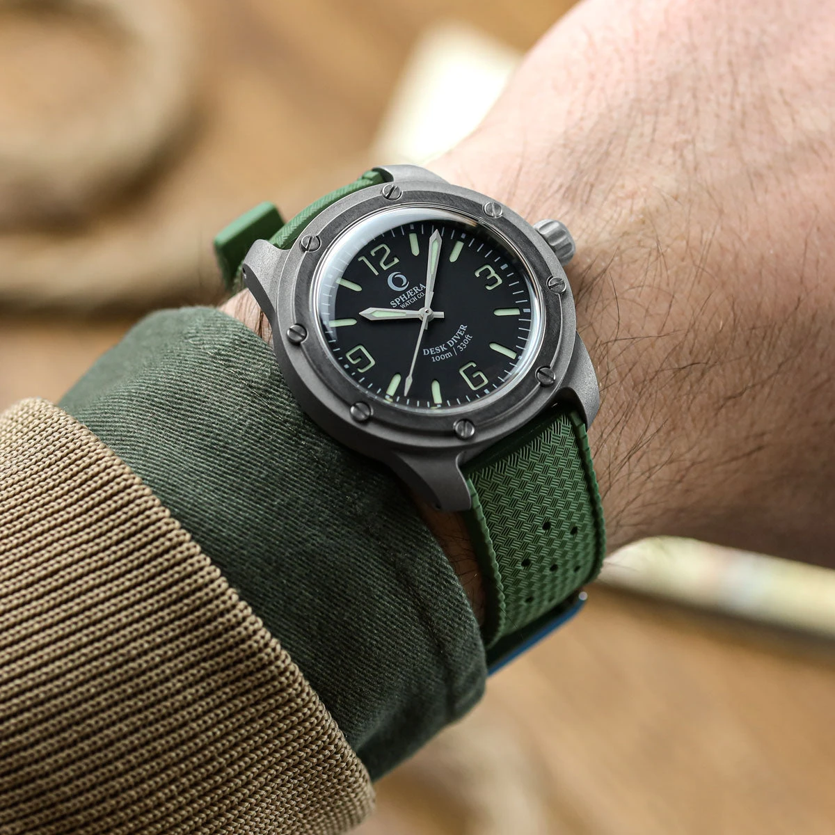 WatchGecko Vintage Tropical Style FKM Rubber Watch Strap - Green - Image 2