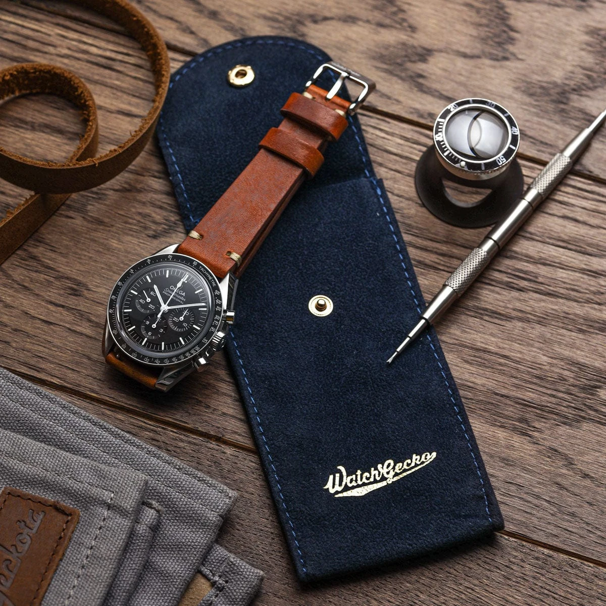 WatchGecko Gold Logo Watch Pouch - Burgundy - Image 2