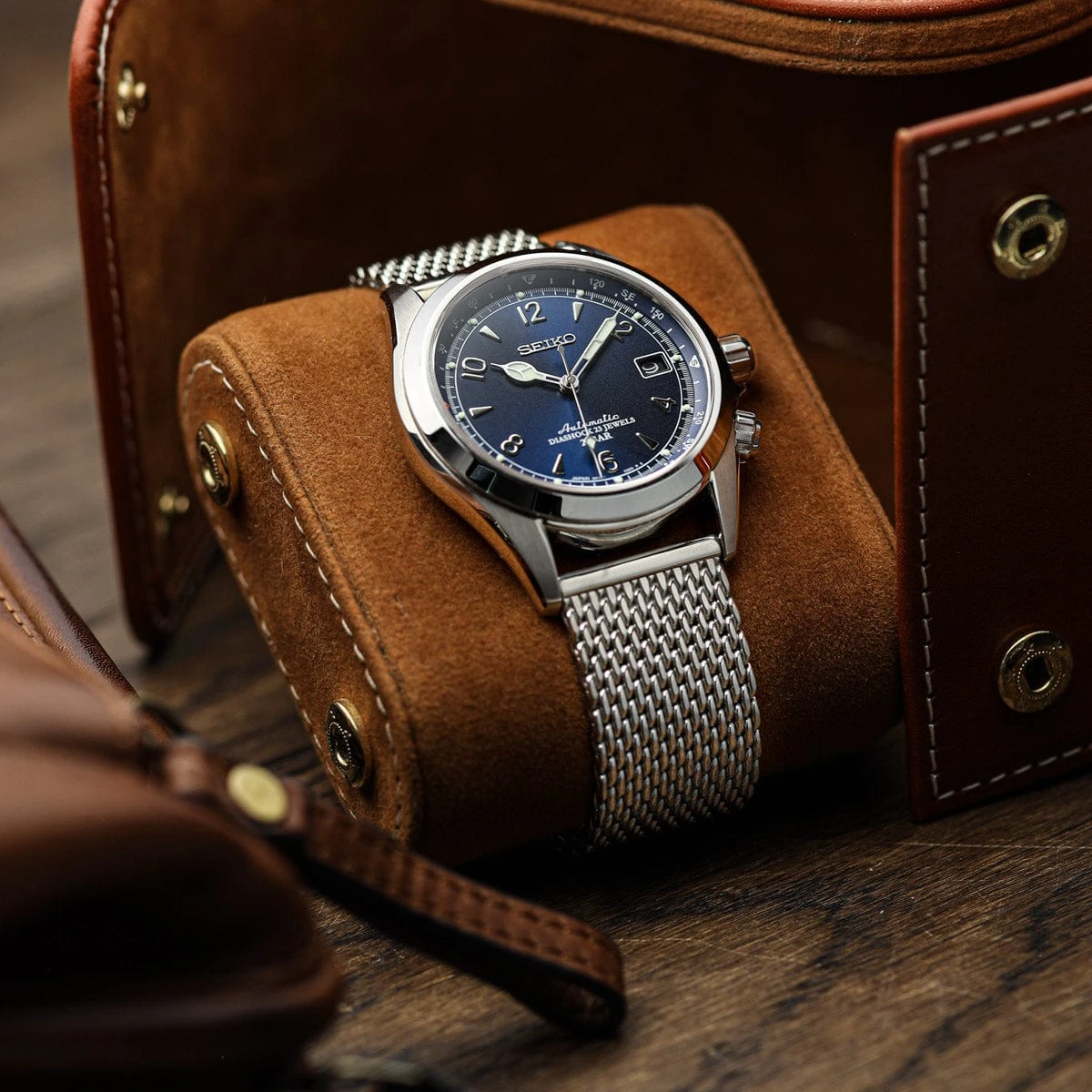 Classic Style Stainless Steel Milanese Mesh Watch Strap - Polished - Image 4