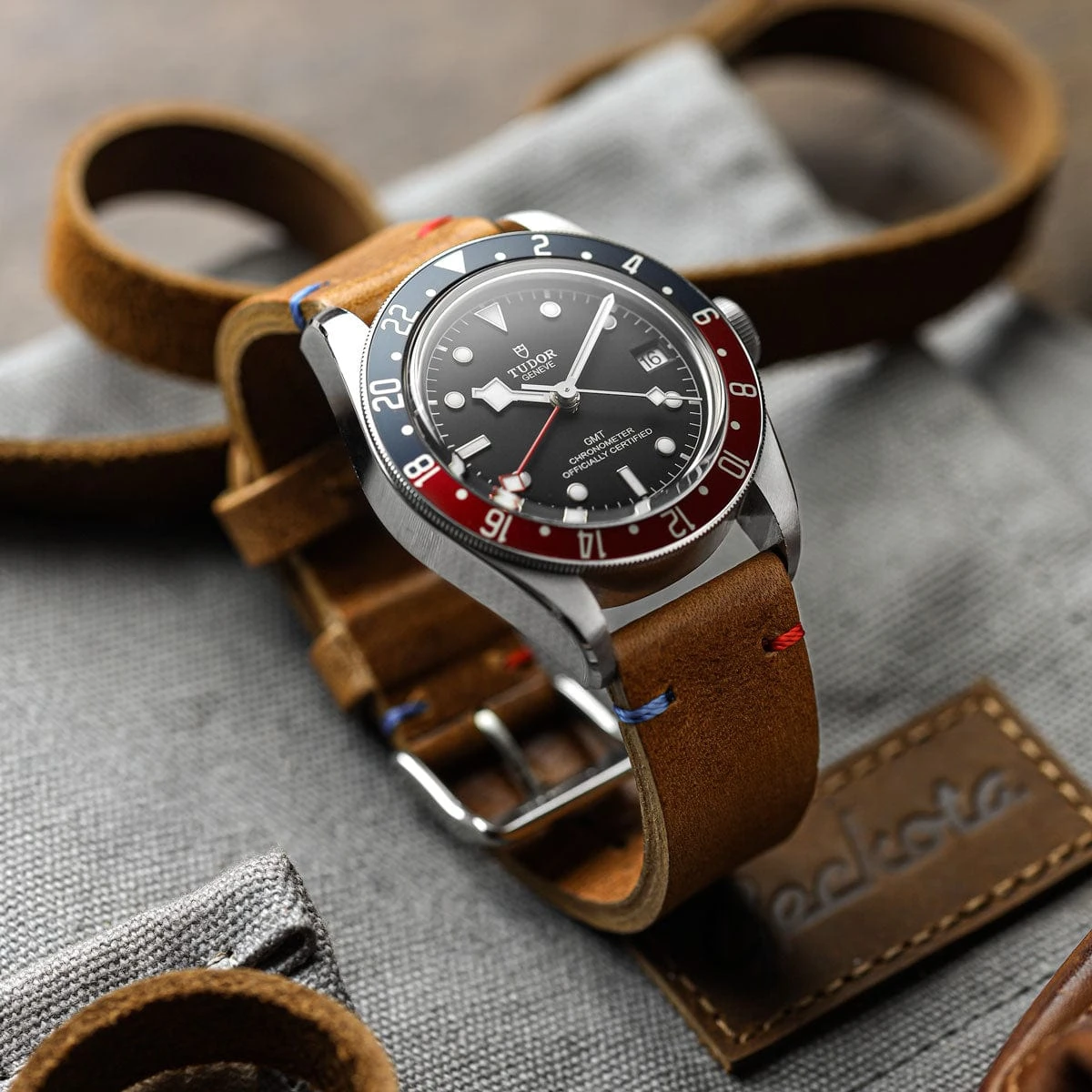 Simple Handmade Italian Leather Watch Strap - Light Brown Pepsi Stitch - Image 2