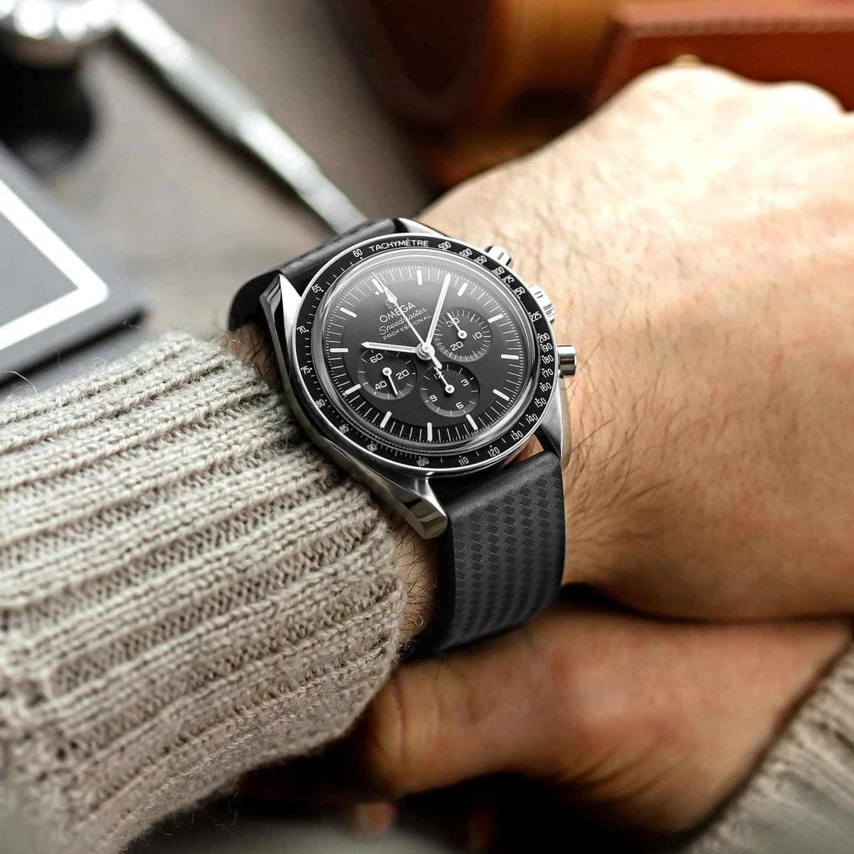 WatchGecko 400 (MKII) Italian Rubber Divers Watch Strap - Anthracite - Brushed Buckle - Image 2