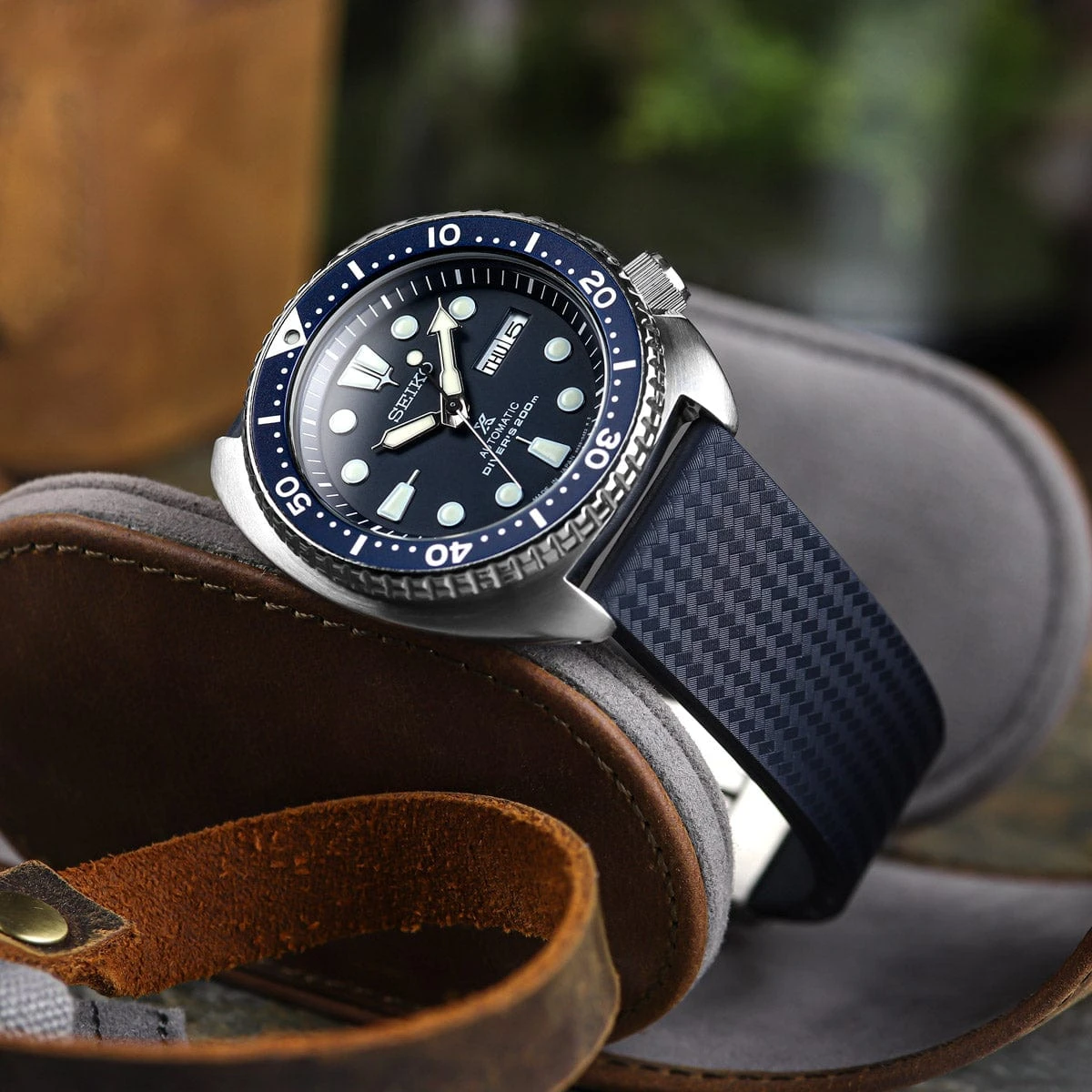 WatchGecko 400 (MKII) Italian Rubber Divers Watch Strap - Dark Blue - Brushed Buckle - Image 3