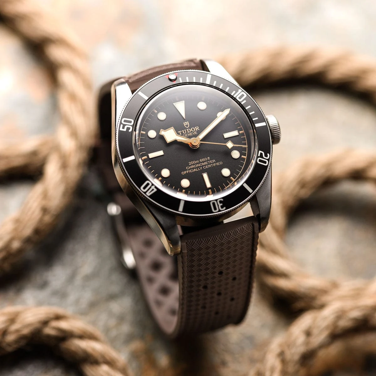 WatchGecko Vintage Tropical Style FKM Rubber Watch Strap - Brown - Image 6