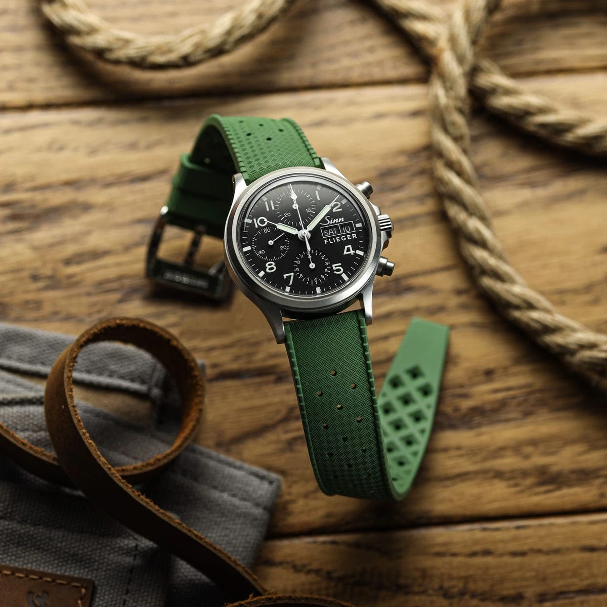 WatchGecko Vintage Tropical Style FKM Rubber Watch Strap - Green - Image 5