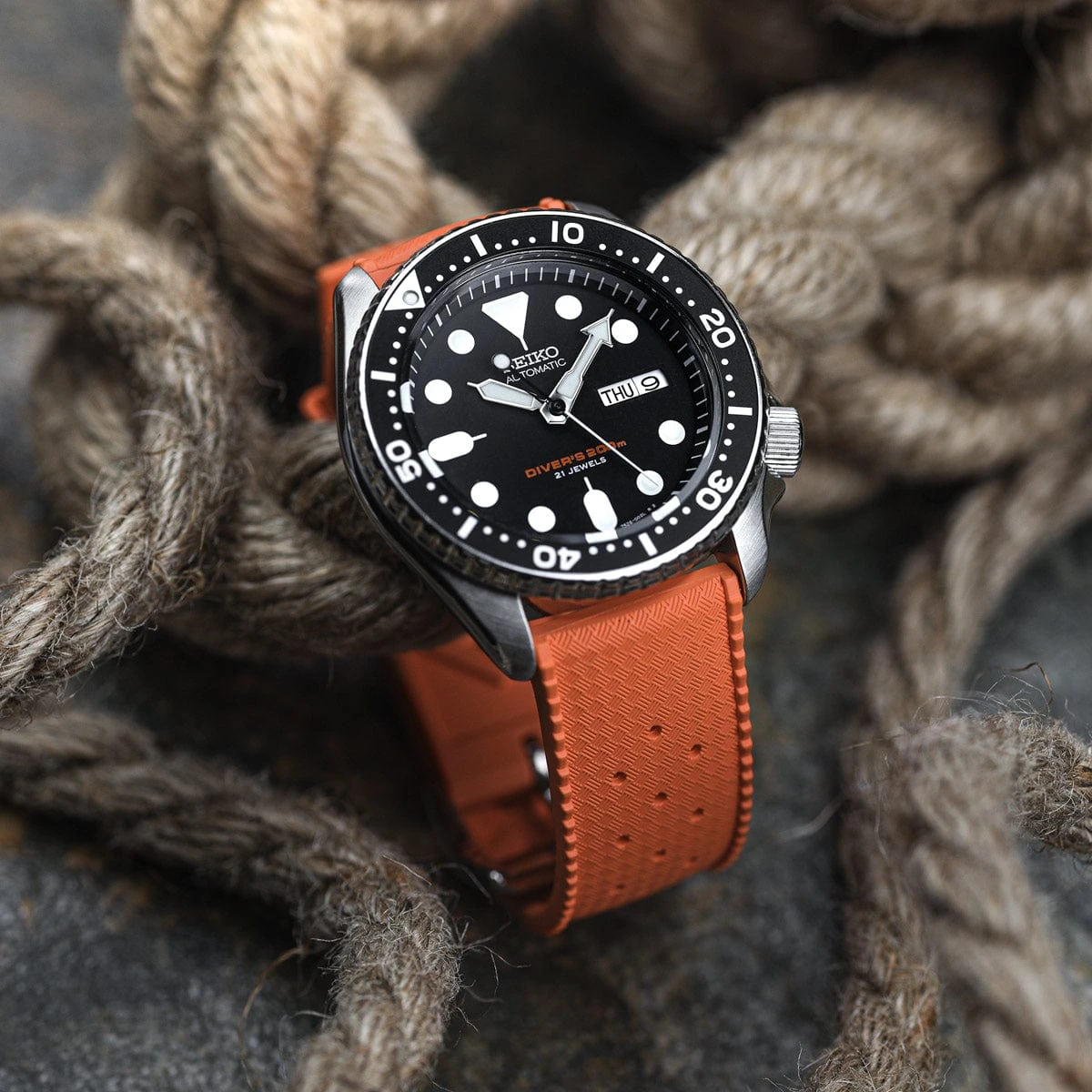 WatchGecko Vintage Tropical Style FKM Rubber Watch Strap - Orange - Image 3