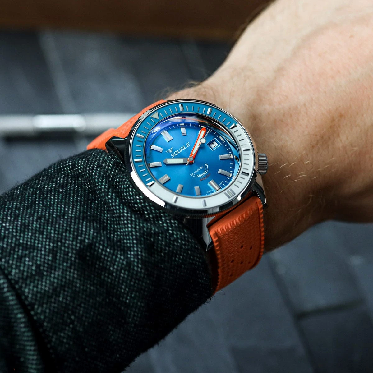 WatchGecko Vintage Tropical Style FKM Rubber Watch Strap - Orange - Image 5