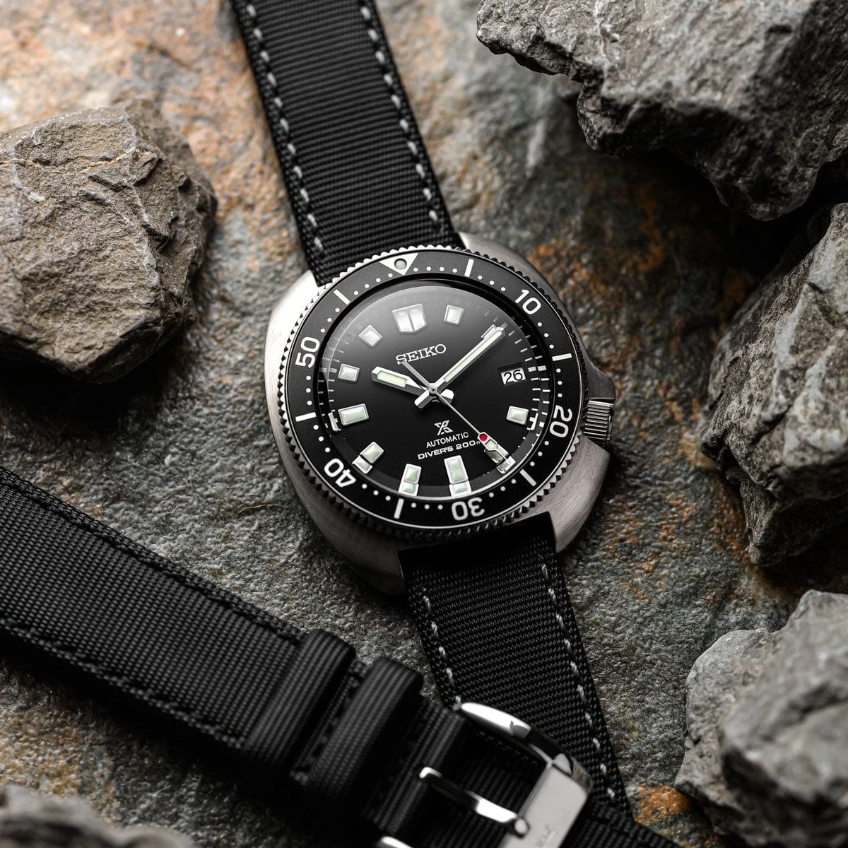 ZULUDIVER Maverick (MK II) Sailcloth Waterproof Watch Strap - Black / Grey - Image 3