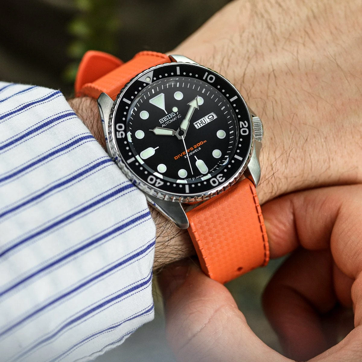 ZULUDIVER Modern Tropical Style Rubber Watch Strap - Orange - Image 4