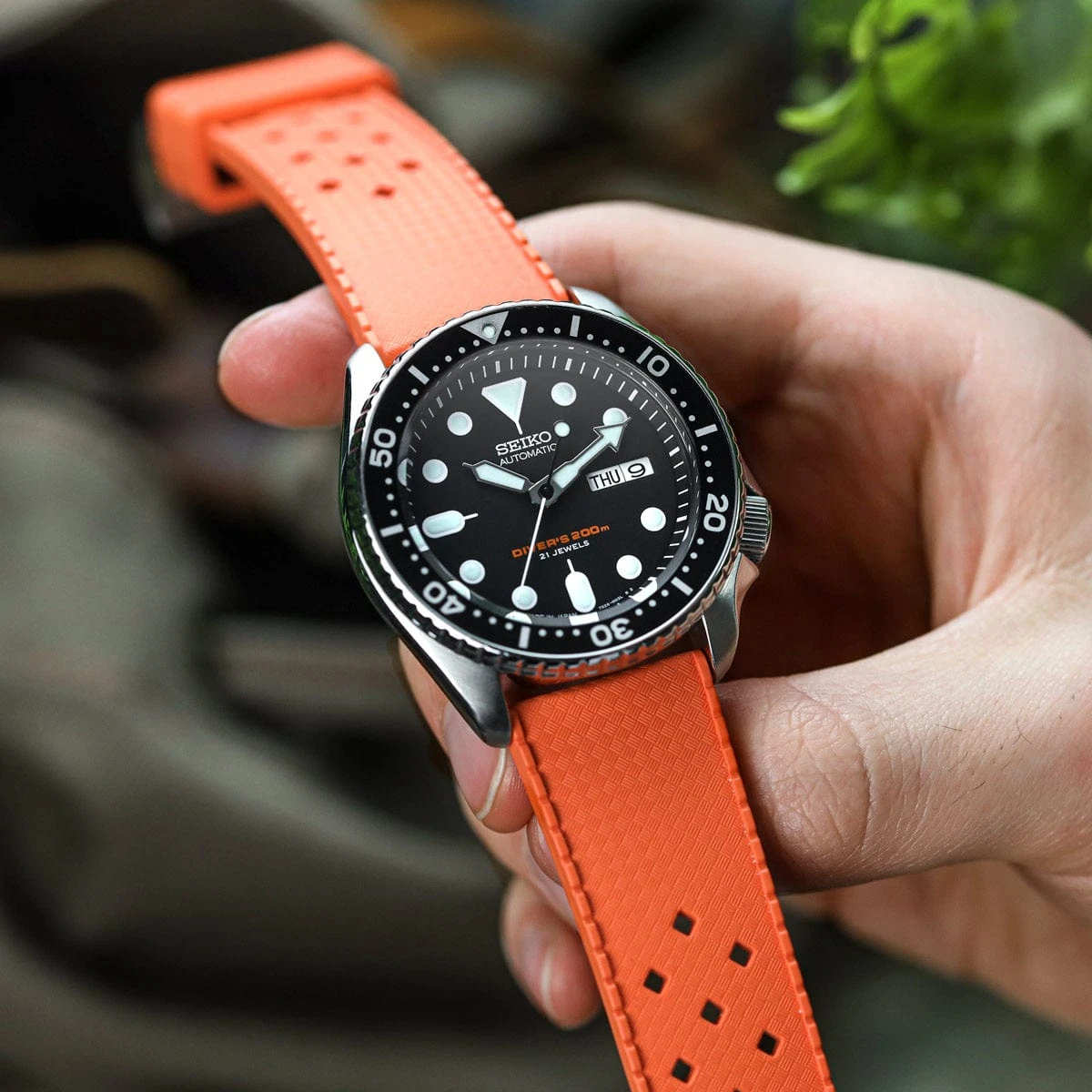 ZULUDIVER Modern Tropical Style Rubber Watch Strap - Orange - Image 3