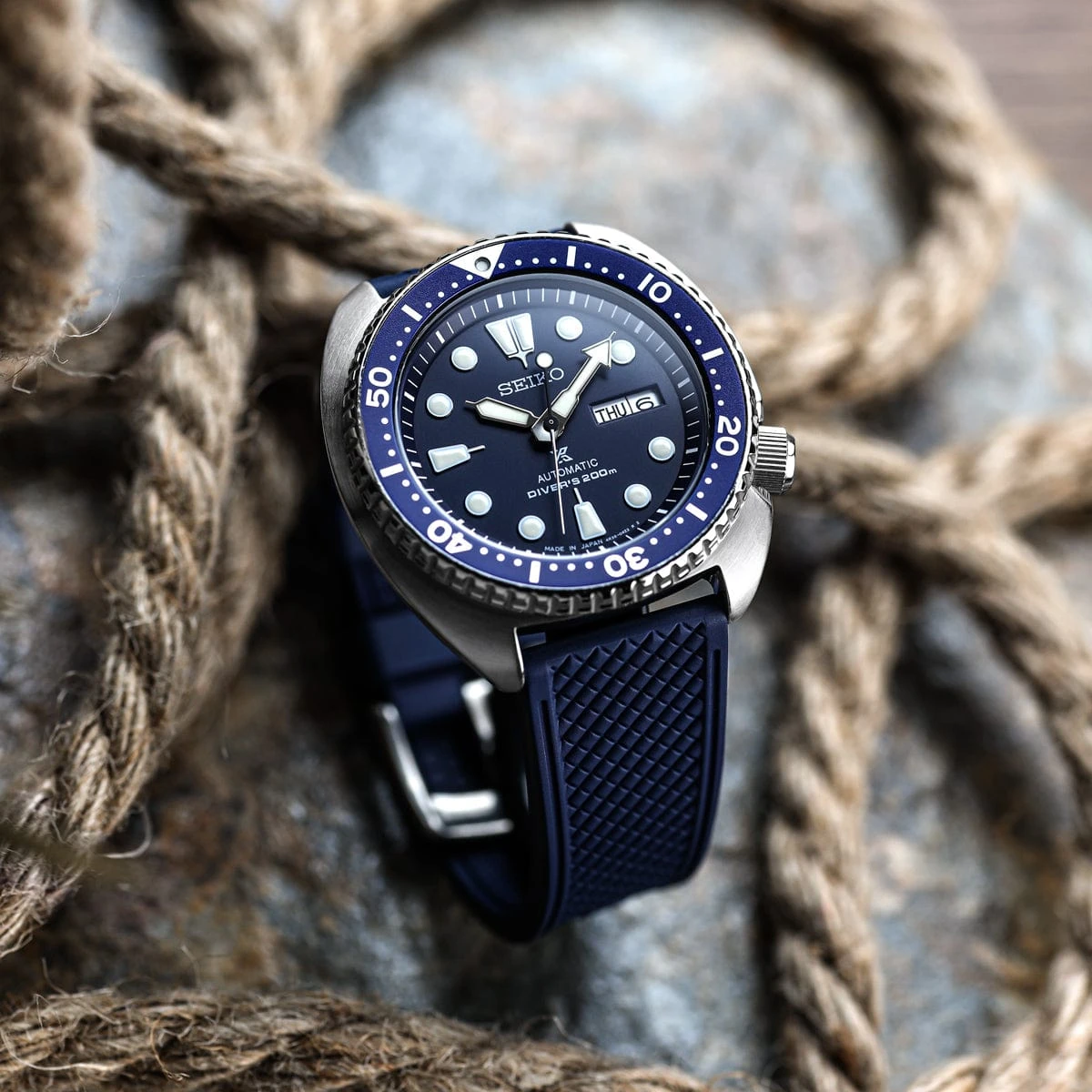 ZULUDIVER Saltdean FKM Rubber Watch Strap - Blue - Image 2