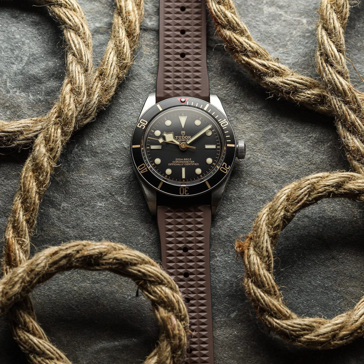 ZULUDIVER Seacroft Waffle FKM Rubber Dive Watch Strap (MkII) - Brown - Brushed Buckle - Image 2