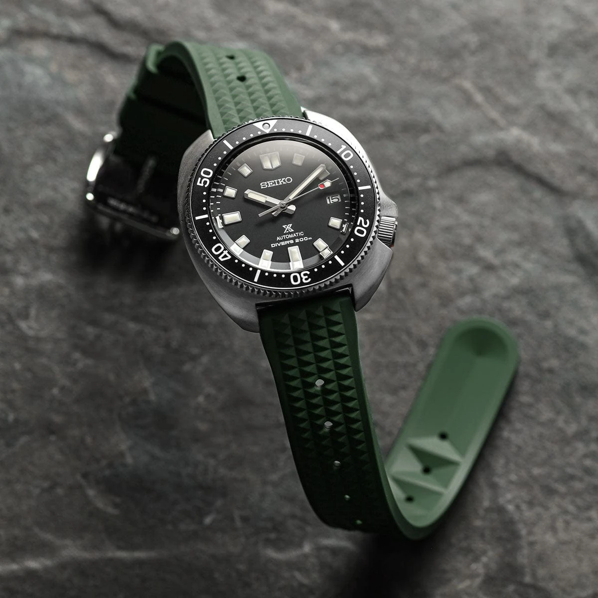 ZULUDIVER Seacroft Waffle FKM Rubber Dive Watch Strap (MkII) - Green - Brushed Buckle - Image 4