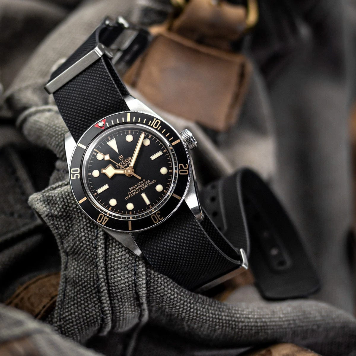 ZULUDIVER Seaton FKM Rubber Military Watch Strap - Black - Polished Buckles - Image 2