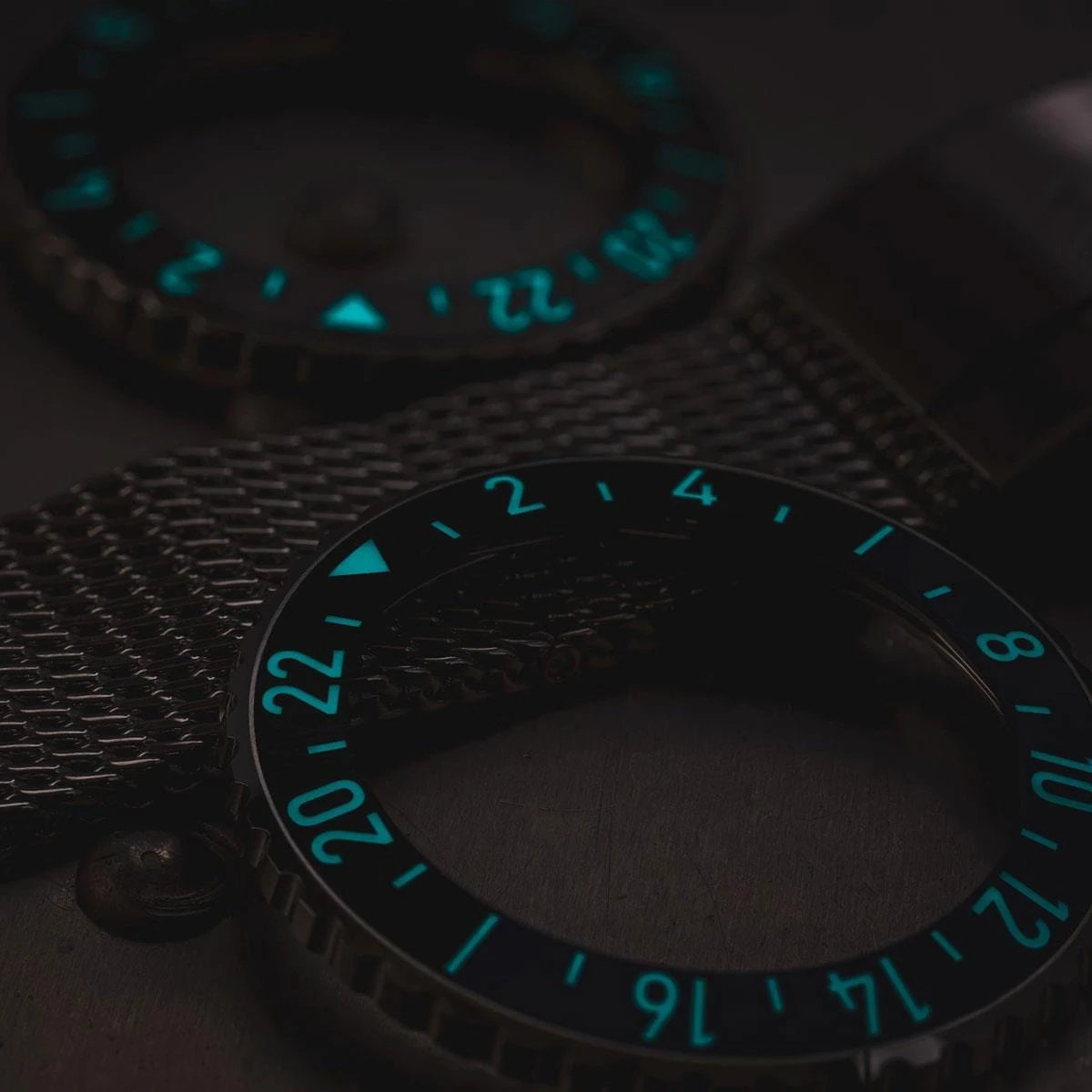 FORMEX REEF GMT - Green Dial - Stainless Steel Bracelet - Image 5