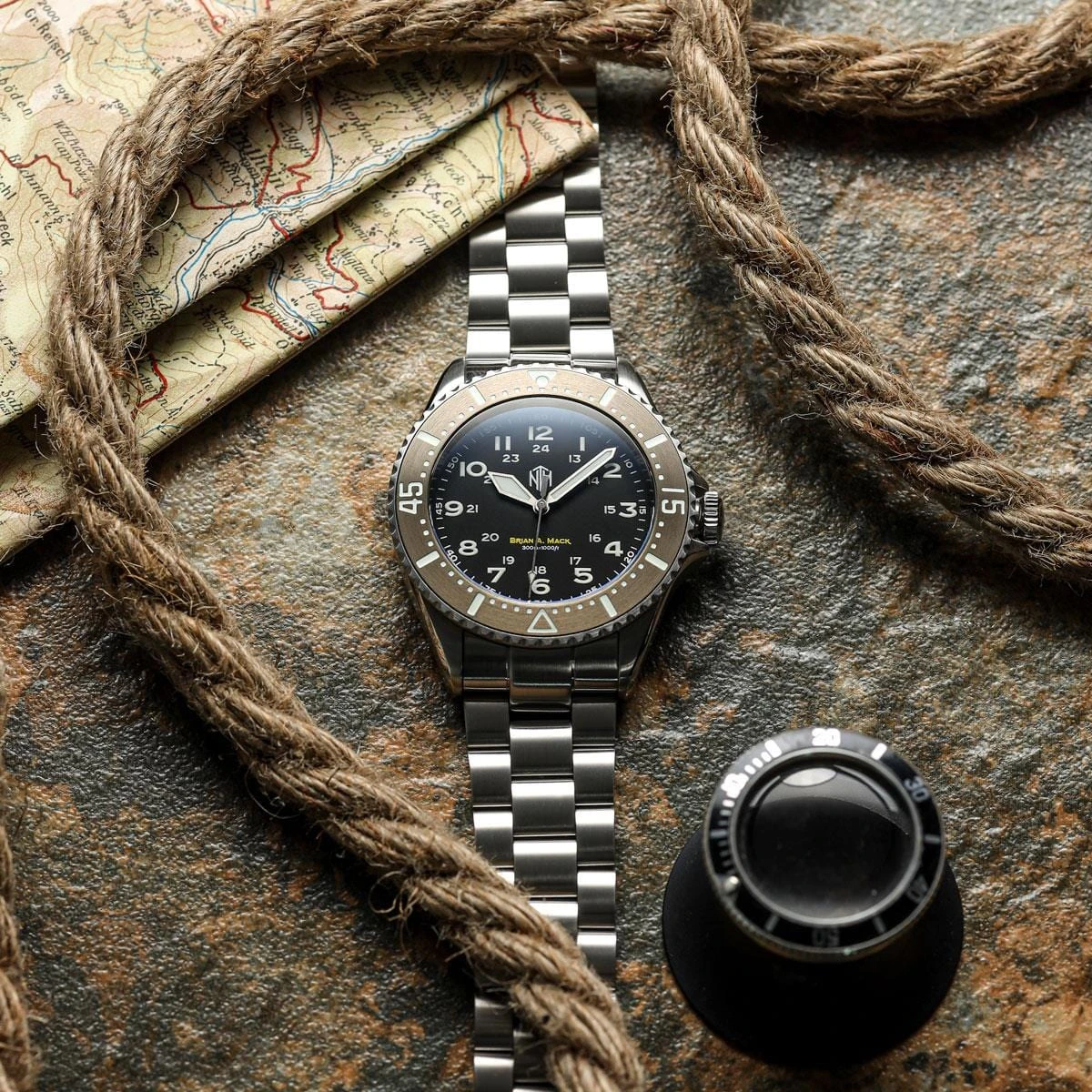 NTH The Mack Dive Watch - Oyster Bracelet - Date - Image 2
