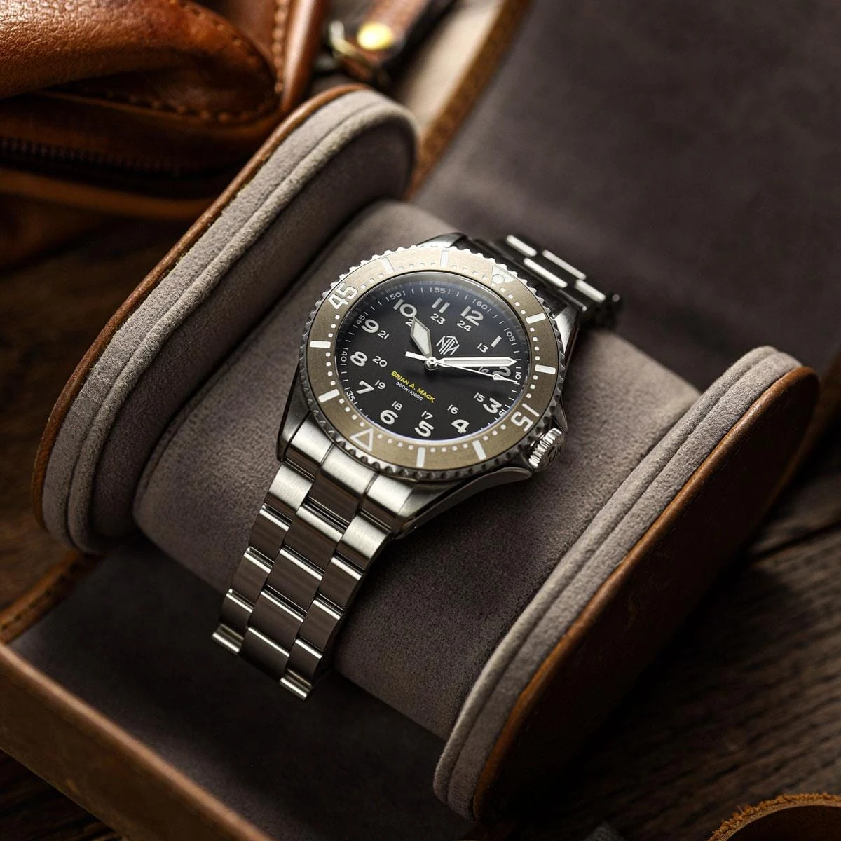 NTH The Mack Dive Watch - Oyster Bracelet - Date - Image 6
